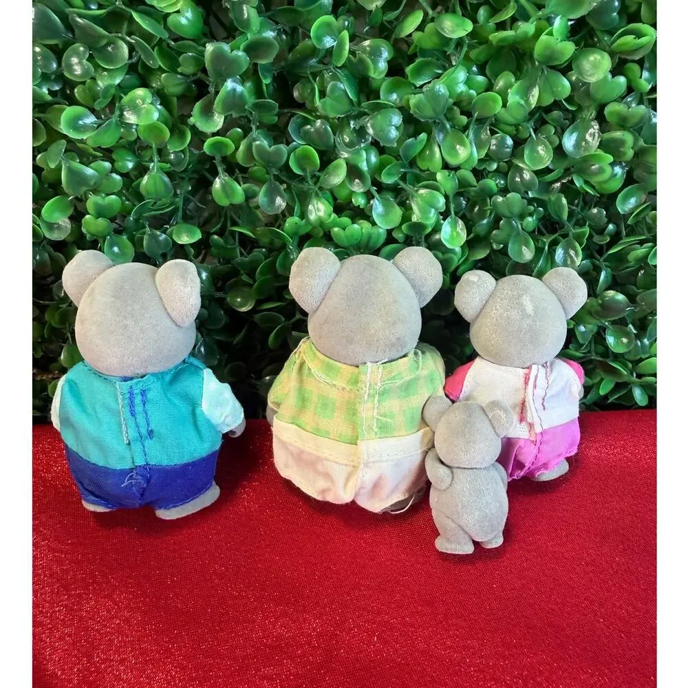 Lil Woodzeez Canberra Koala Family 4 Pack Flocked Gray Figures Outfits